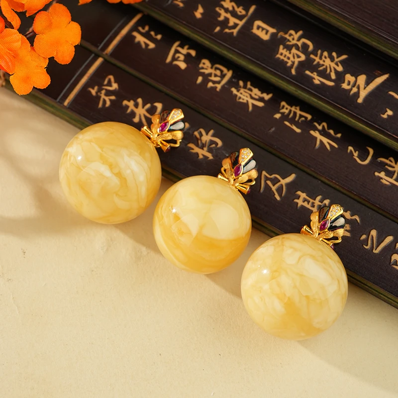 天然珠宝A01983琥珀  白花蜡圆珠吊坠(多样性发一）