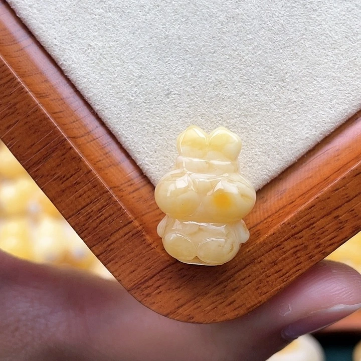 琥珀裸石未镶嵌蜜蜡