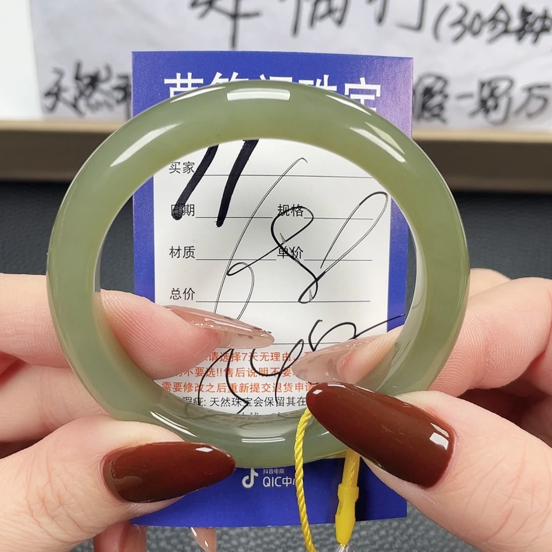 和田玉未镶嵌手镯