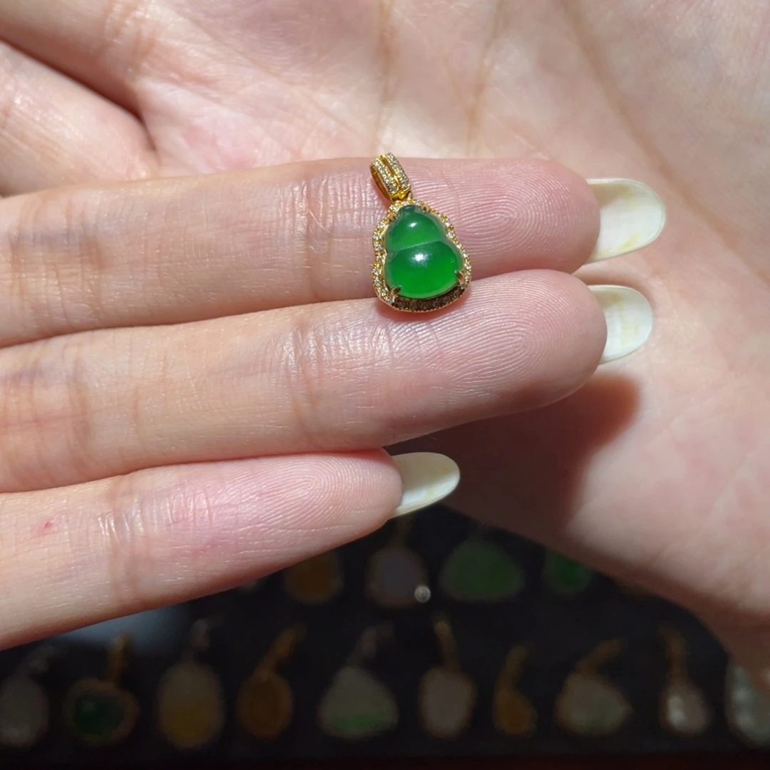 翡翠18K金镶嵌颈饰翡翠