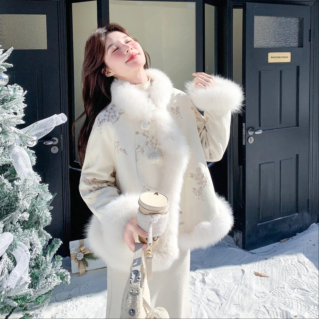 白色新中式狐狸毛拼接羽绒服女2025冬款上新气质名媛重工刺绣外套
