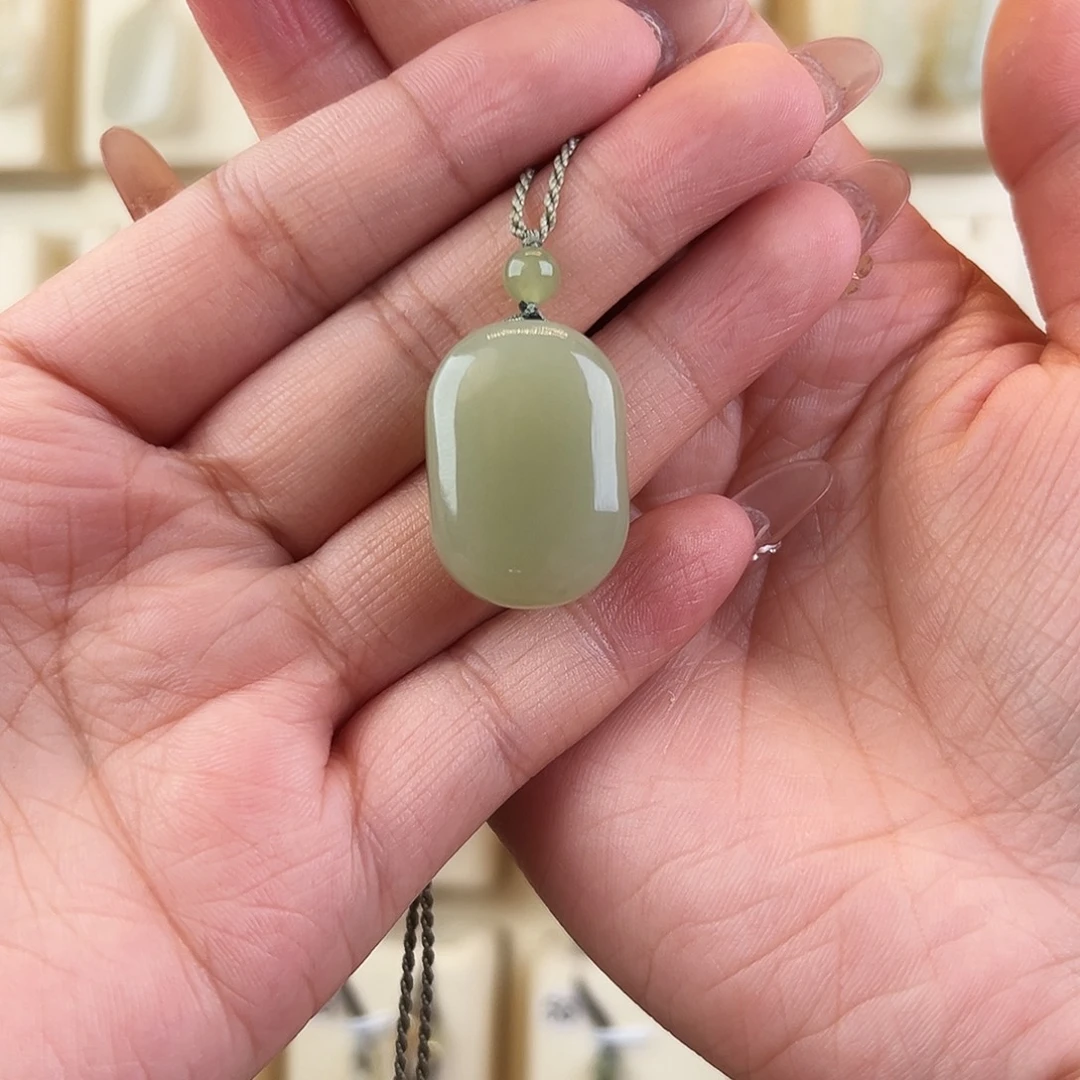 晚***韵和田玉未镶嵌吊坠(赠链)