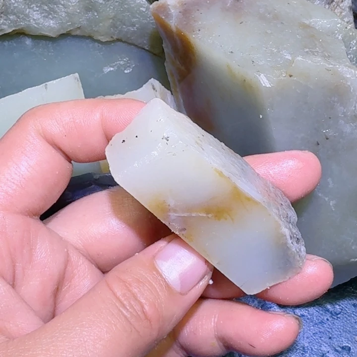 和田玉未镶嵌珠宝半成品