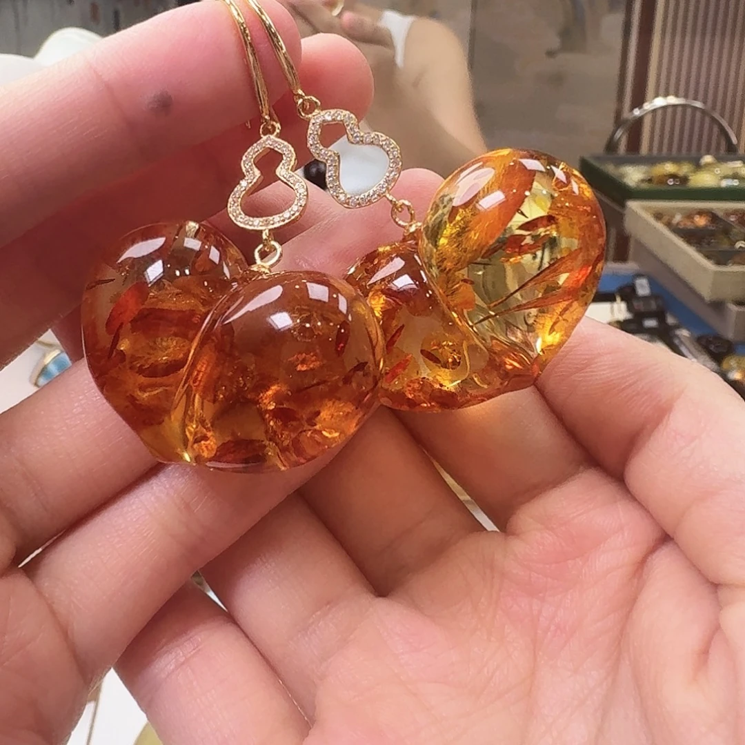 胡***下琥珀未镶嵌颈饰耳坠