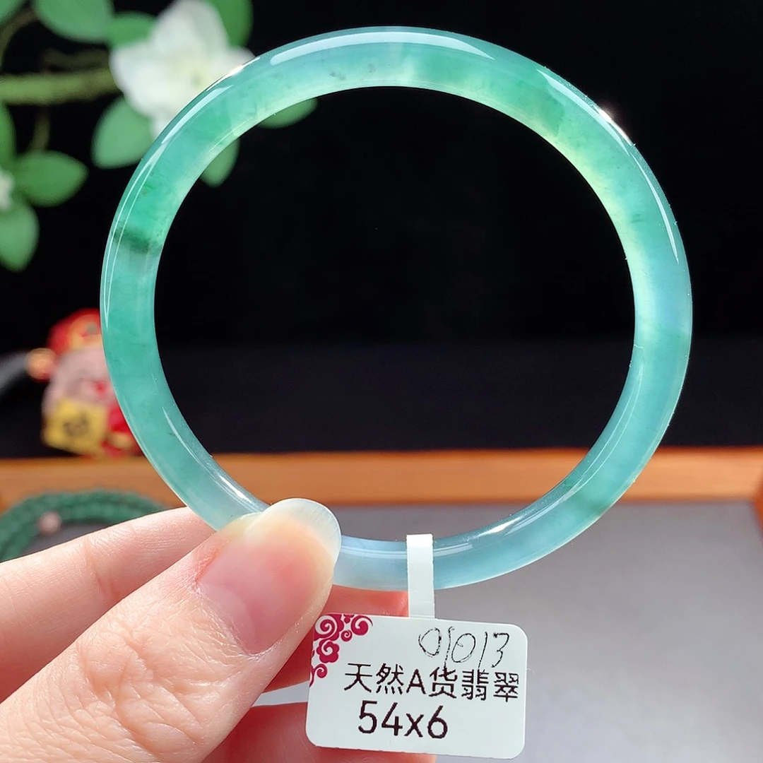 未镶嵌手镯（圆镯）翡翠