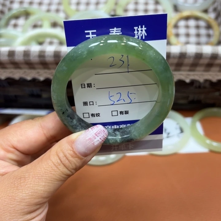 未镶嵌岫玉手镯天然