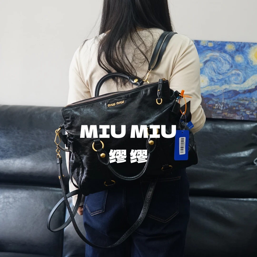 95新 MIU MIU/缪缪 miumiu/黑金双肩包/CZ11630050/0050