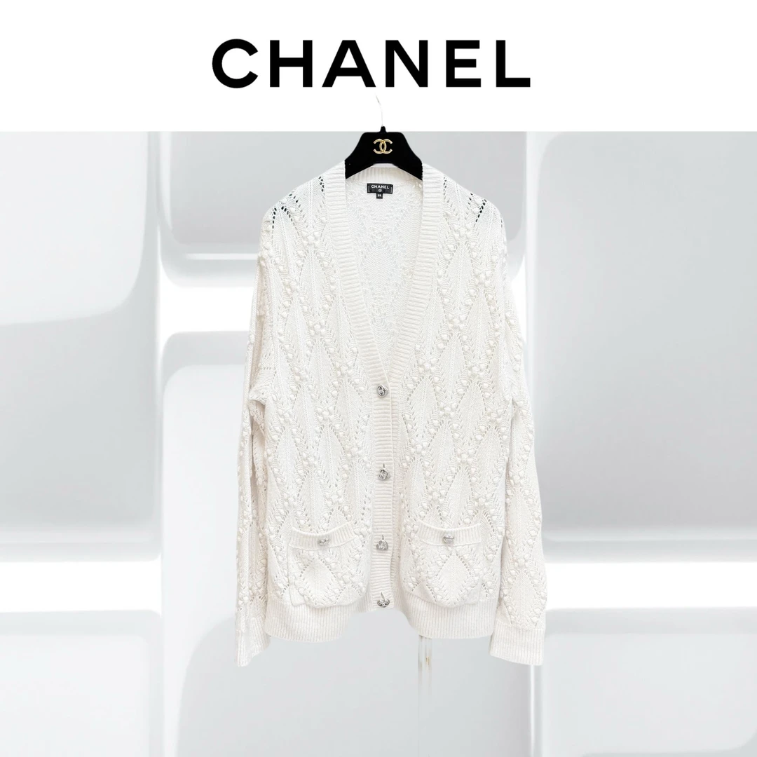 99新 Chanel/香奈儿 38码21B爱心扣米白色羊绒开衫