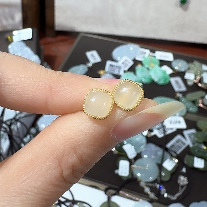 石英质玉颈饰合金