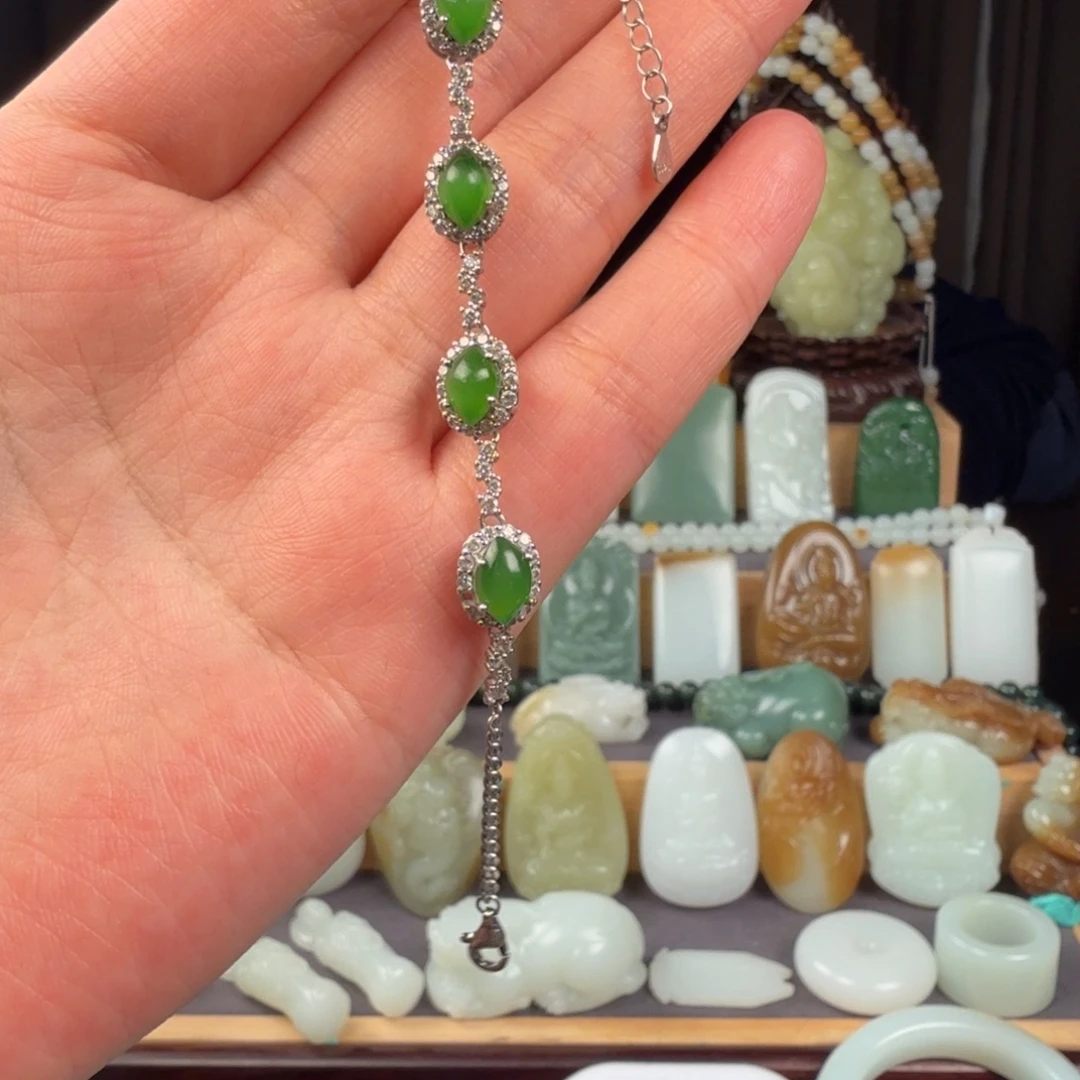 梵***語和田玉未镶嵌颈饰