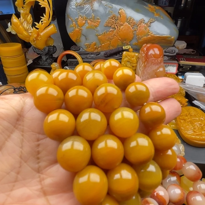 未镶嵌石英质玉（黄龙玉）颈饰