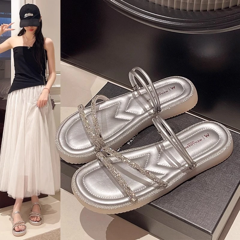 绝美水钻平底拖鞋女夏外穿2025新款仙女风配裙子软底孕妇沙滩凉鞋