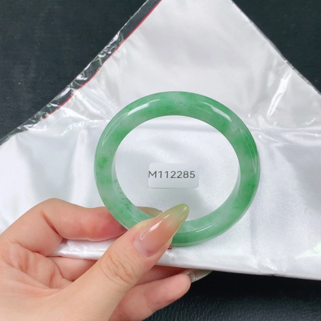 娜***姐未镶嵌手镯翡翠天然翡翠手镯04