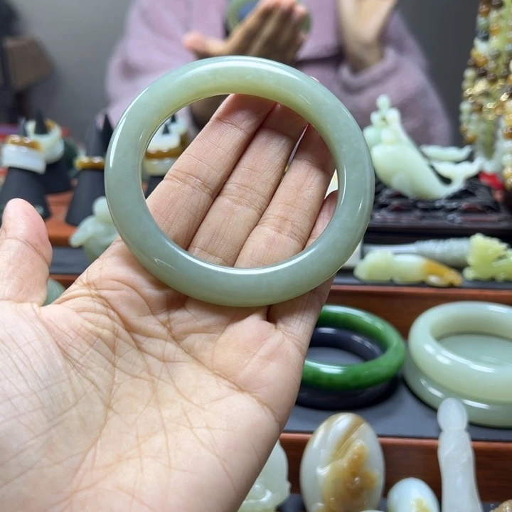 未镶嵌手镯和田玉江*