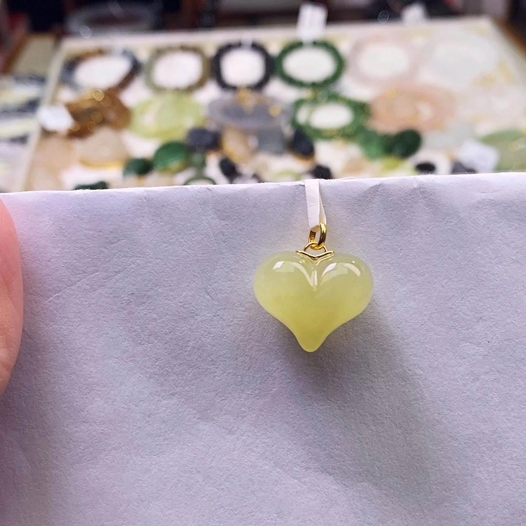 颈饰未镶嵌和田玉若羌金镶黄口屁桃吊坠