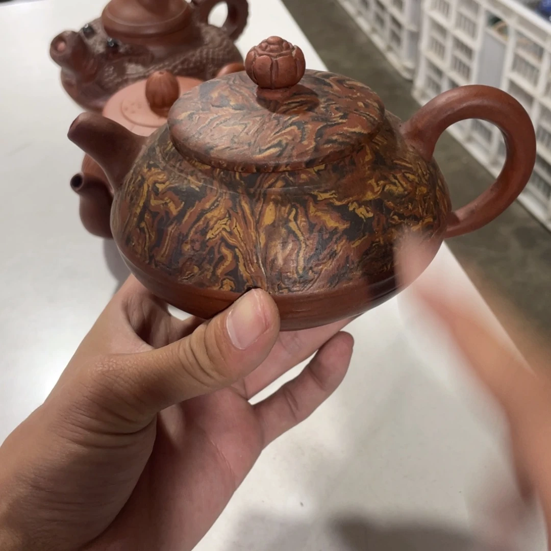 紫砂茶壶老厂紫砂壶一件。