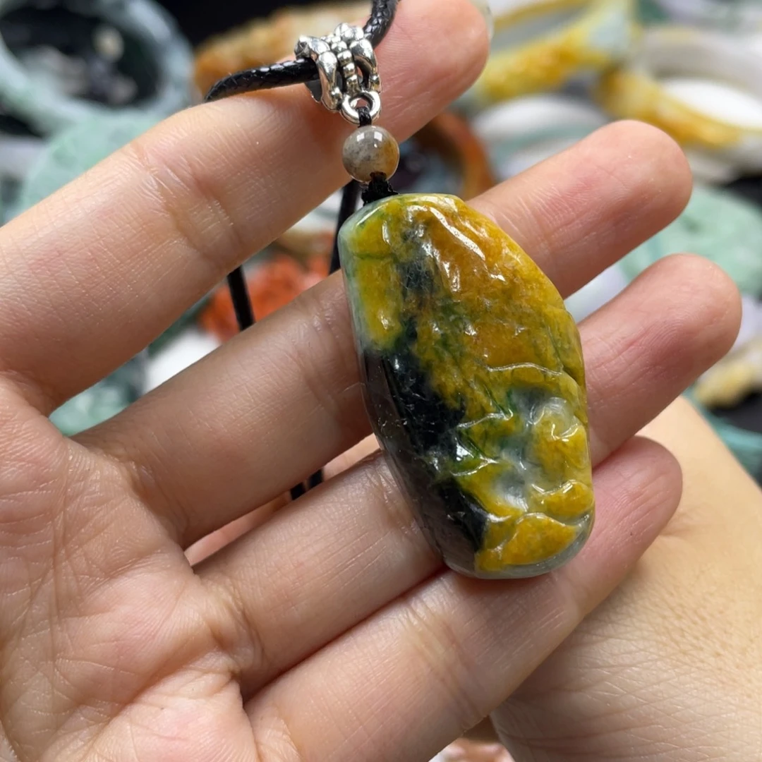 翡翠未镶嵌项圈格*花牌子