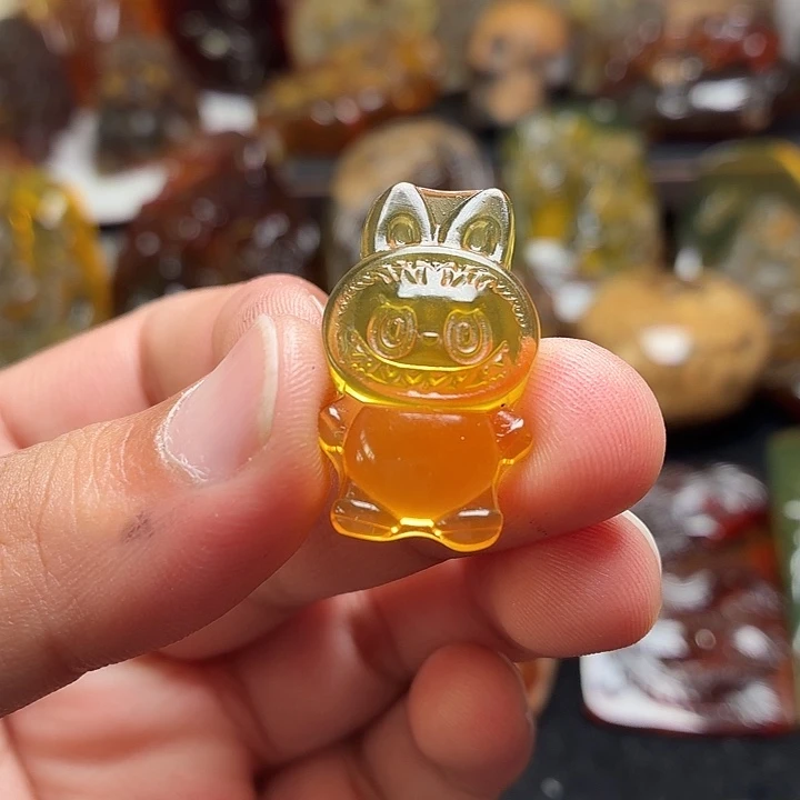 琥珀未镶嵌颈饰23