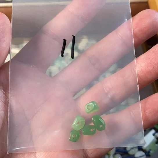 噗***茶和田玉未镶嵌颈饰