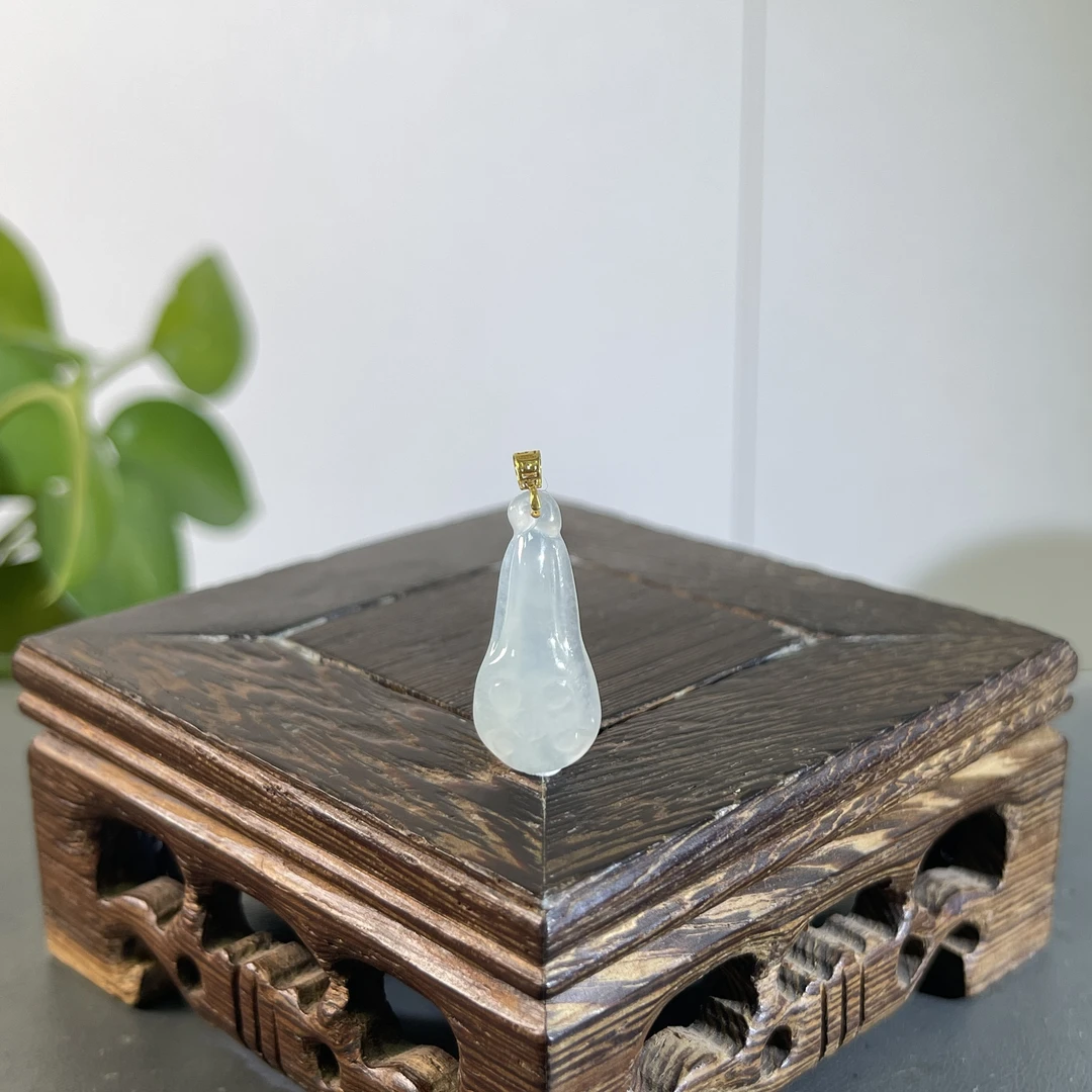 JSB03-41 天然缅甸翡翠A货 18K扣头莲蓬