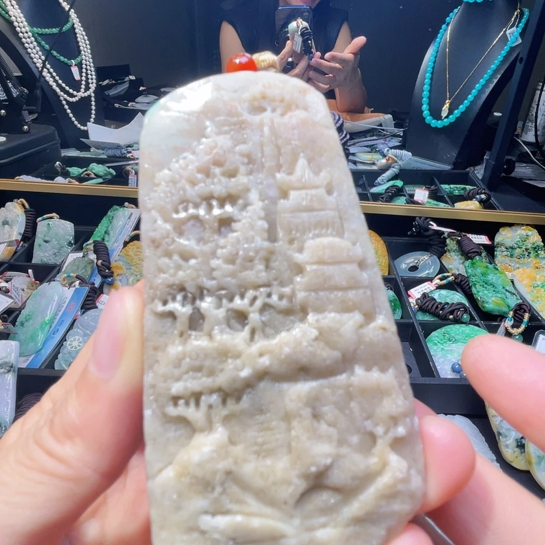 颈饰未镶嵌翡翠一个