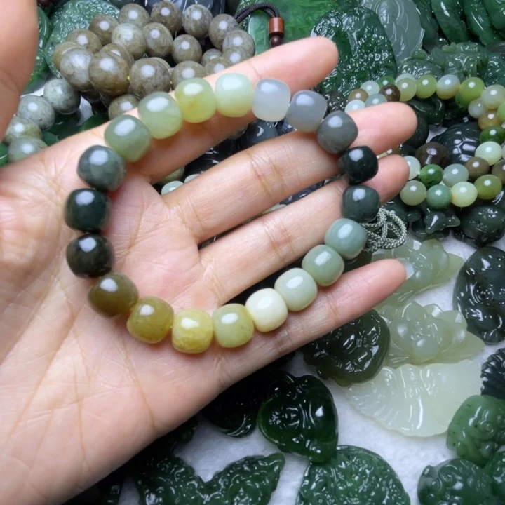 K***鲤和田玉未镶嵌颈饰