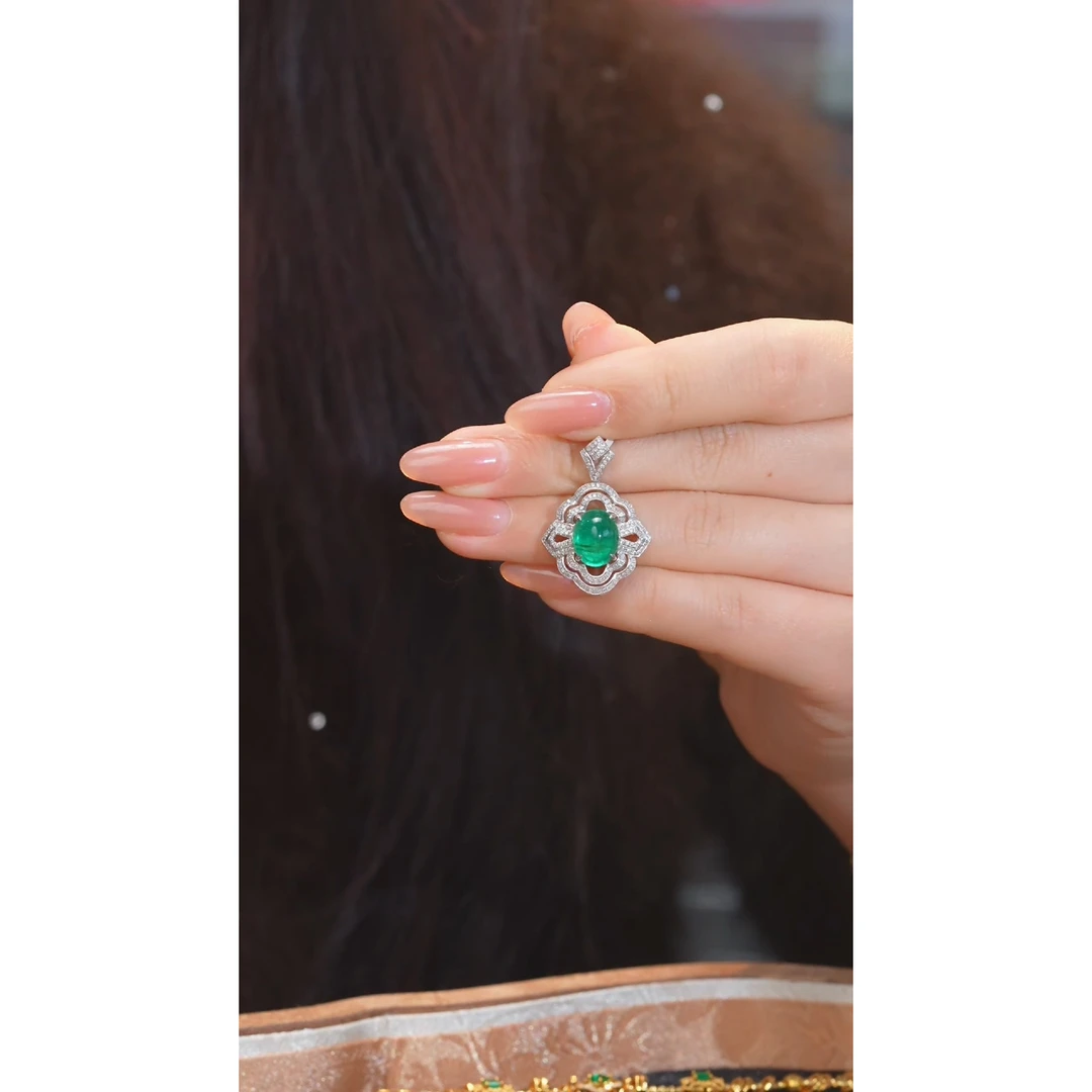 祖母绿吊坠不含链18K金镶嵌（3.28ct）@@Q4767