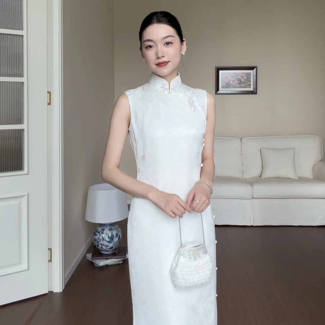 双花序「清雀云裳」彩通正绢白色孔雀羽暗纹钉珠清雅温婉古法旗袍