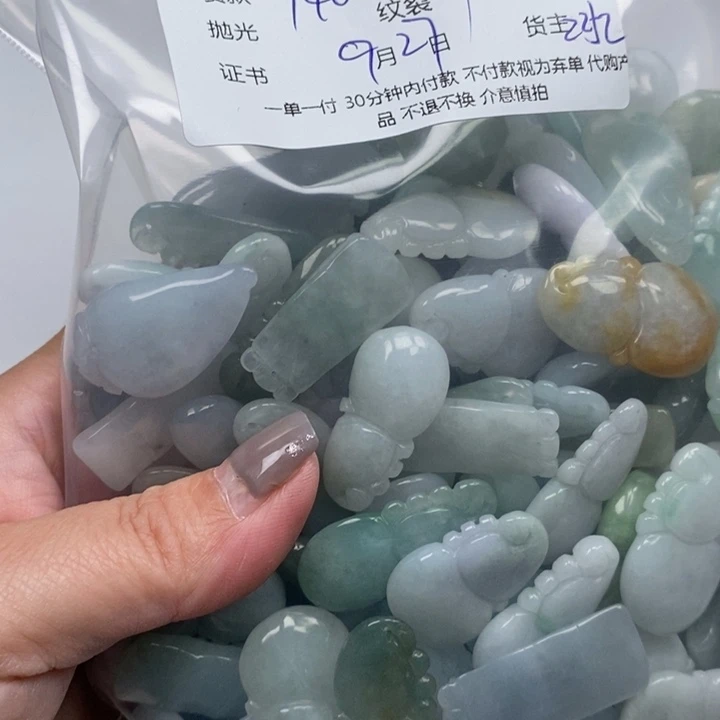 柳***雨翡翠未镶嵌颈饰天然翡翠