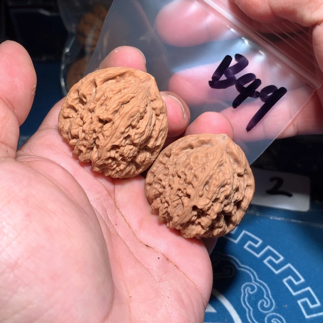 文玩核桃吊坠南疆石 b49