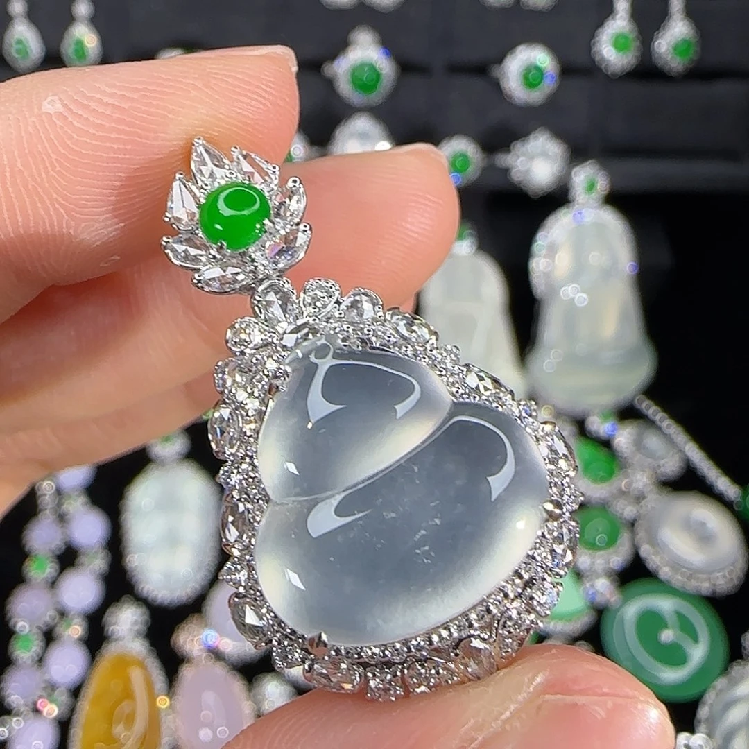 翡翠18K金镶嵌颈饰天然翡翠