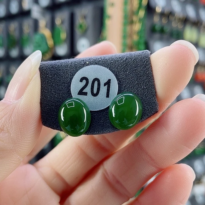 18K金镶嵌和田玉耳饰