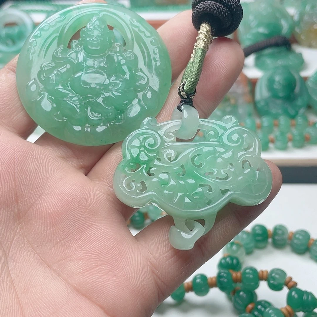 颈饰未镶嵌石英质玉一**血