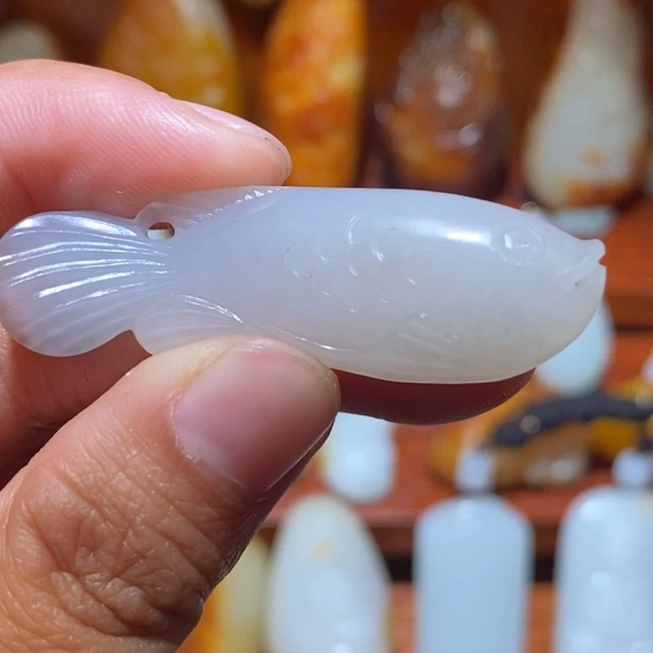 大***心和田玉未镶嵌颈饰