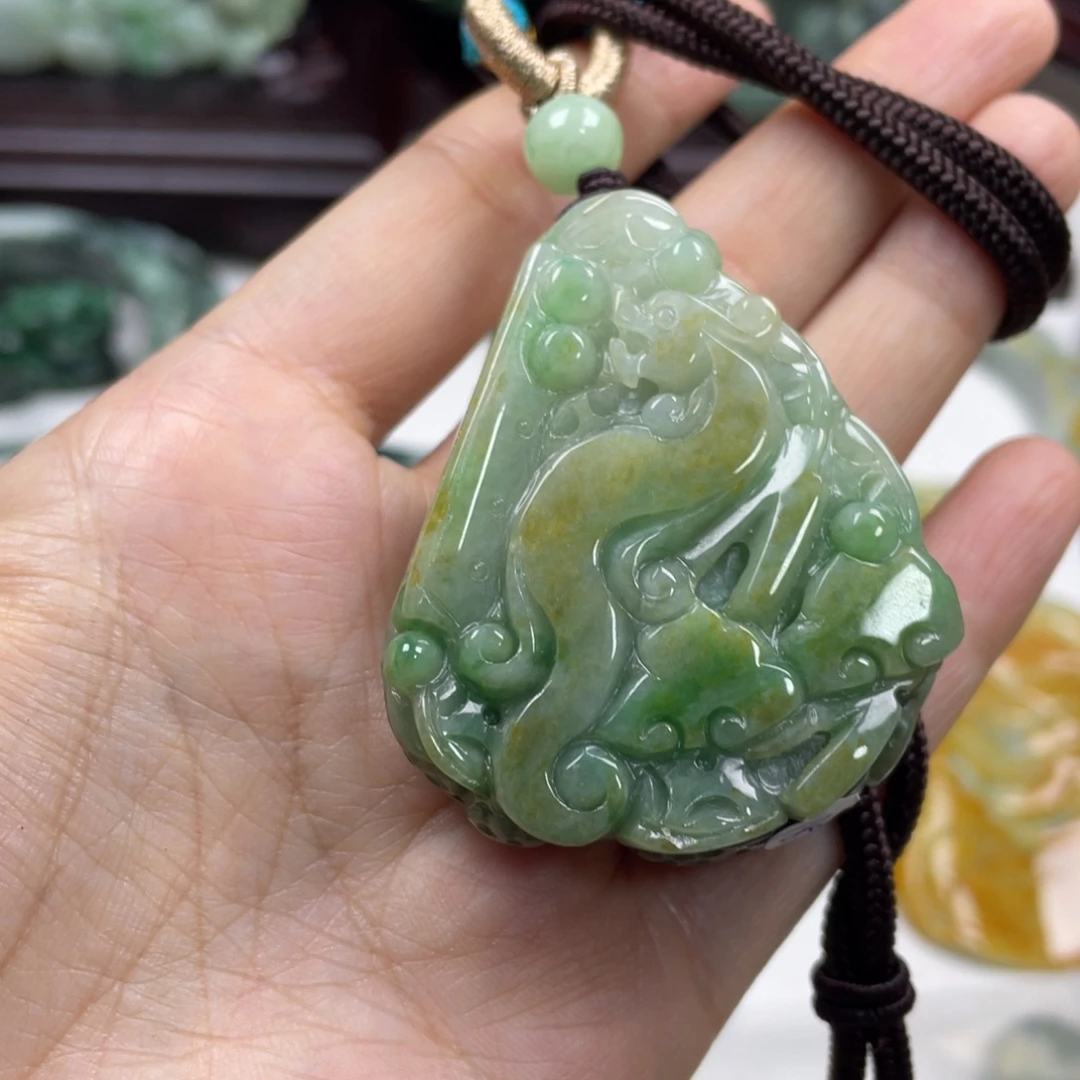 *****翡翠未镶嵌颈饰牌子