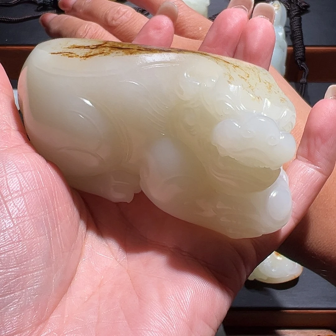 三***月和田玉未镶嵌颈饰