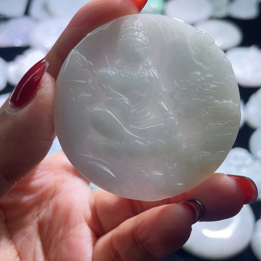 翡翠未镶嵌颈饰观音