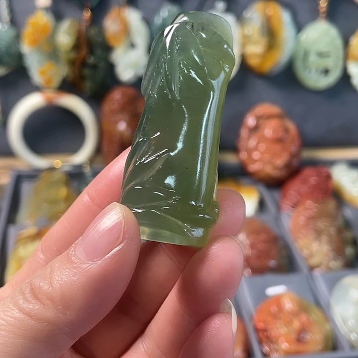 蛇纹石玉未镶嵌挂件