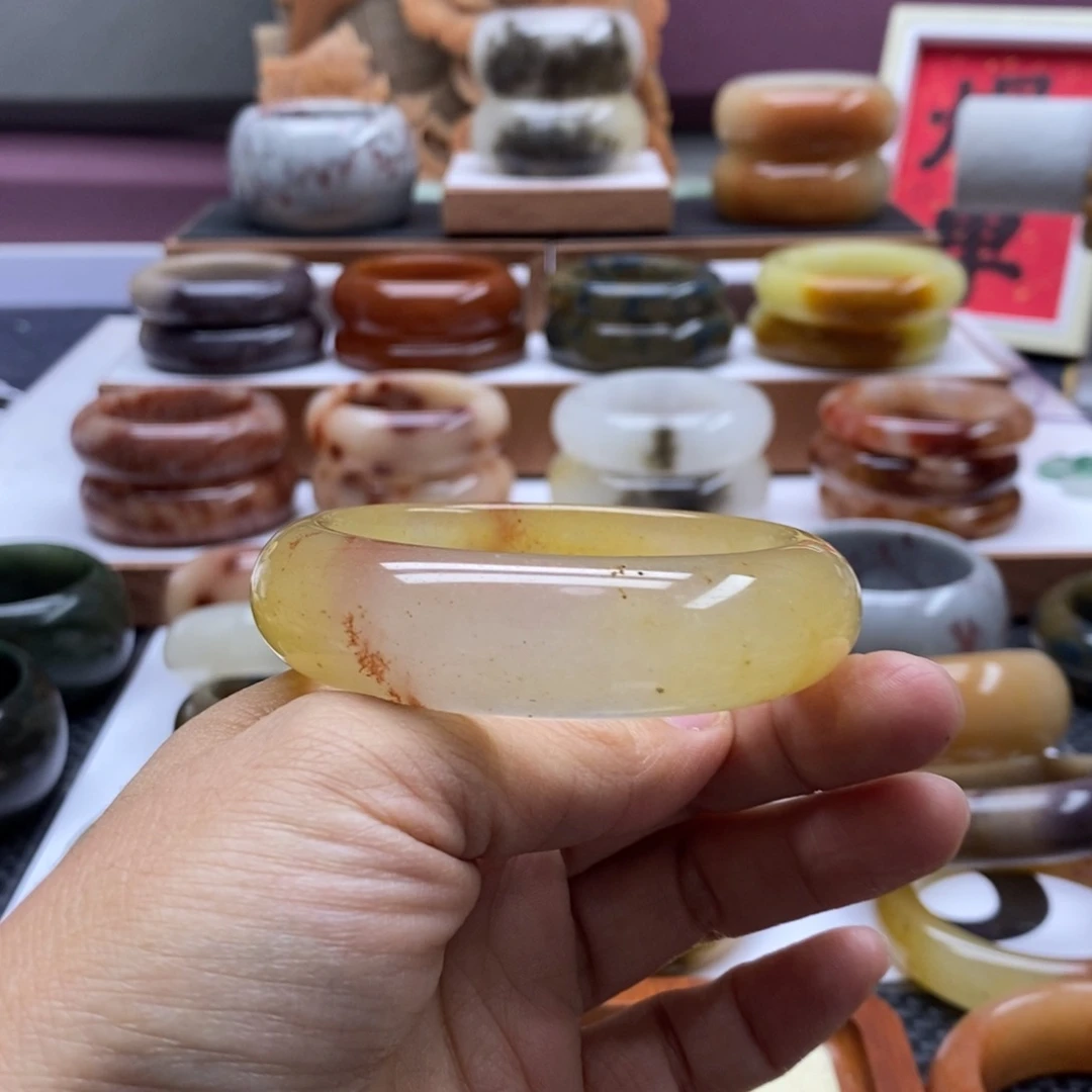 石英质玉手镯未镶嵌涂*