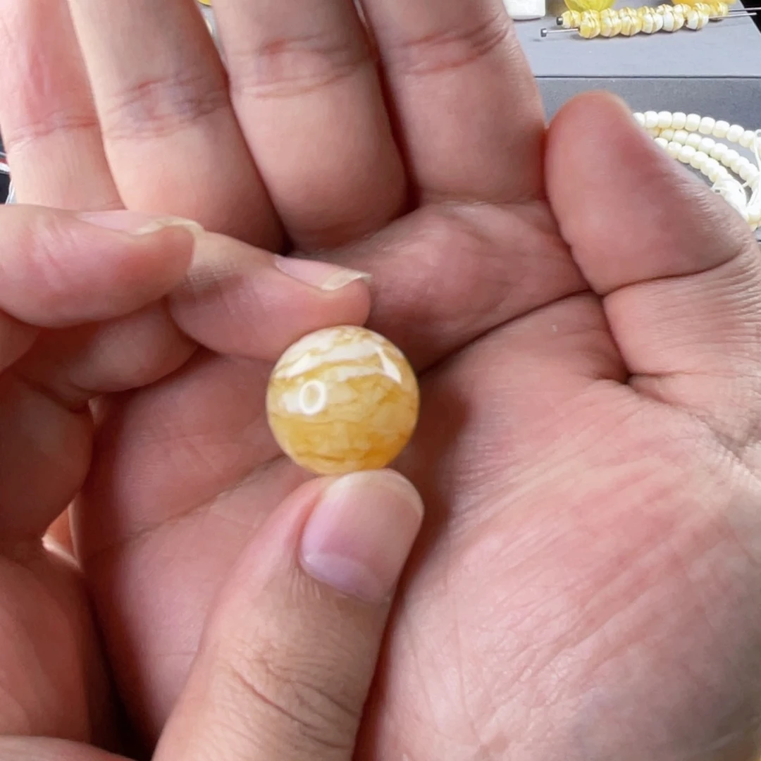 毛***豆琥珀未镶嵌珠宝奇石