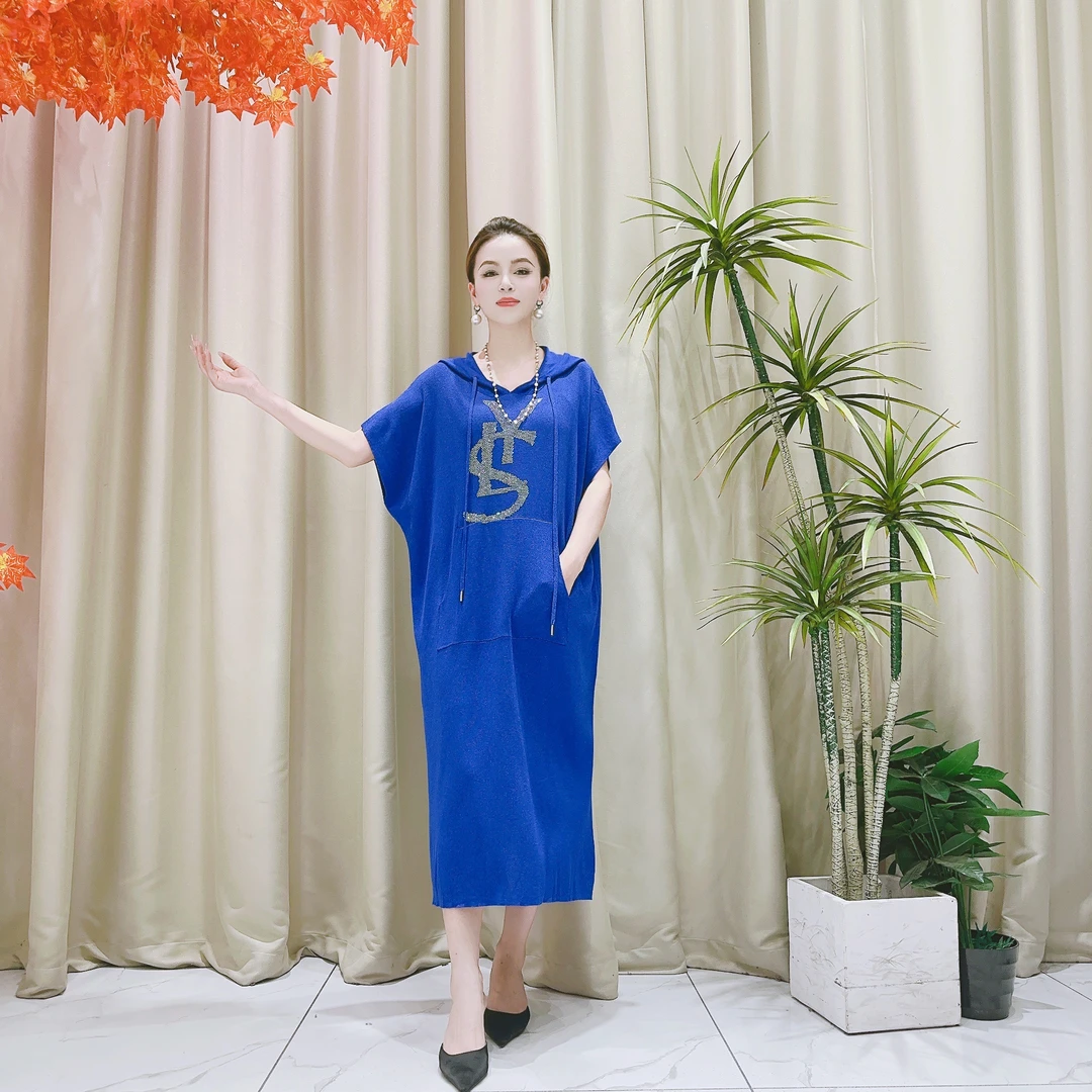 9463蓝色字母带帽连衣裙收腰显瘦优雅时尚轻奢气质休闲大码薄款