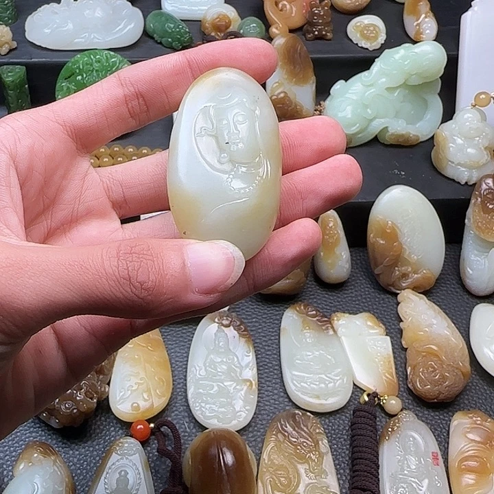 和田玉未镶嵌颈饰