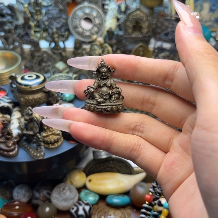 凡***）泥塑闪价漏价一件