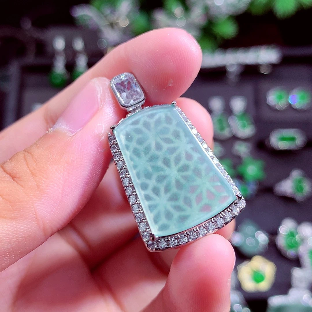 颈饰未镶嵌翡翠天然