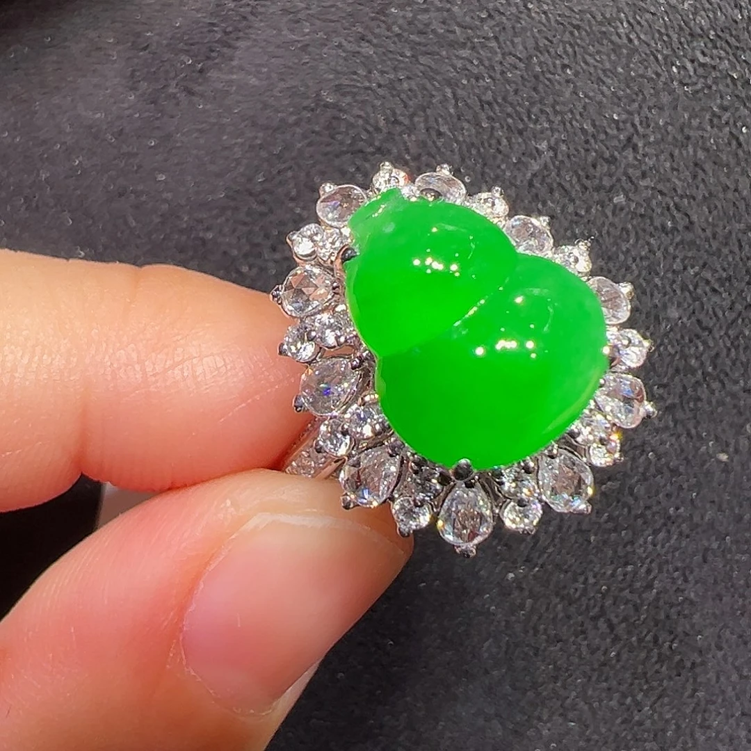 翡翠18K金镶嵌戒指