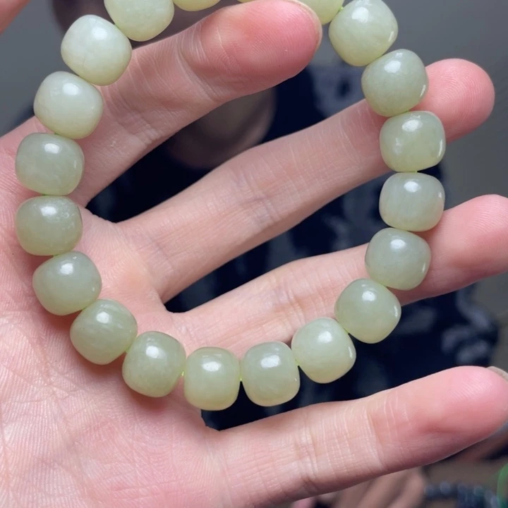 和田玉未镶嵌把件