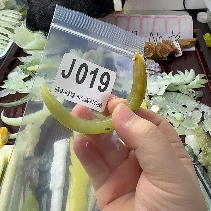 曹***菜蛇纹石玉合金发饰