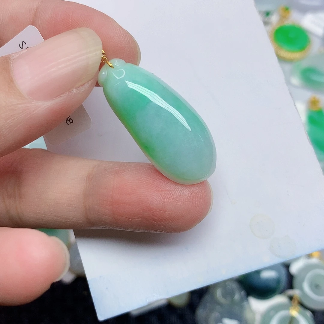 翡翠18K金镶嵌颈饰3678533