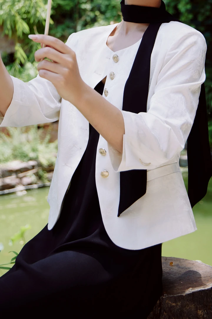 提花新中式圆领休闲女植物花卉修身短外套西服夏季SW173431