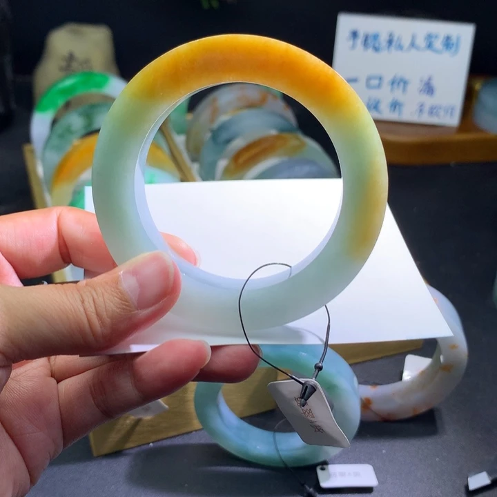 定制翡翠未镶嵌翡翠手镯